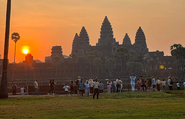 Angkor-Wat-Small-Group-Sunrise-Tour-Breakfast-1